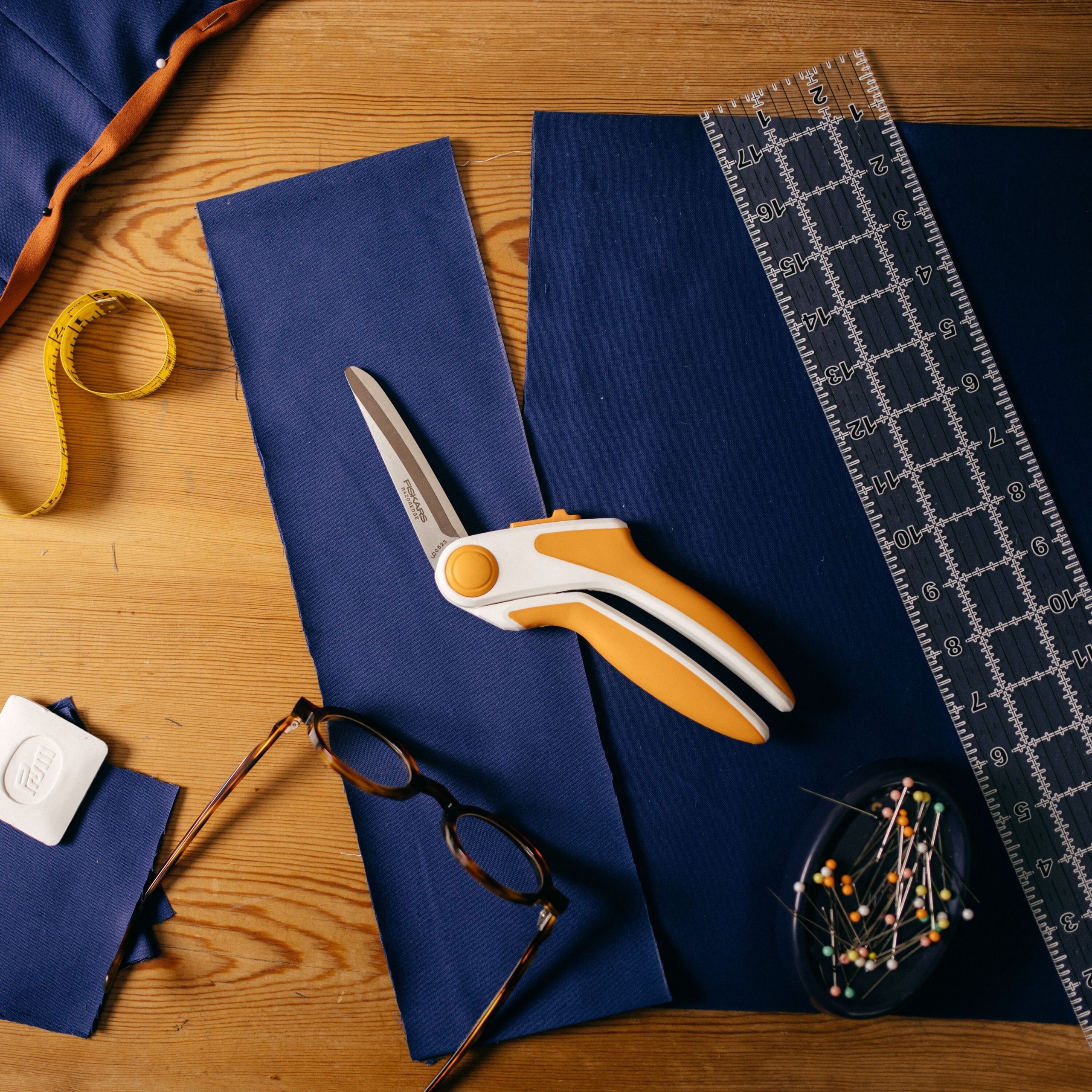Fiskars® RazorEdge Easy Action™ Fabric Shears for Tabletop Cutting, 8" - Image 4